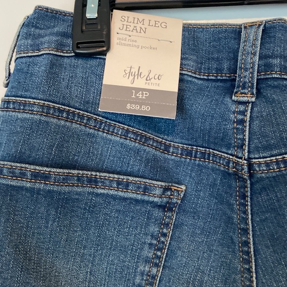 Slim leg jeans . - Picture 3 of 4